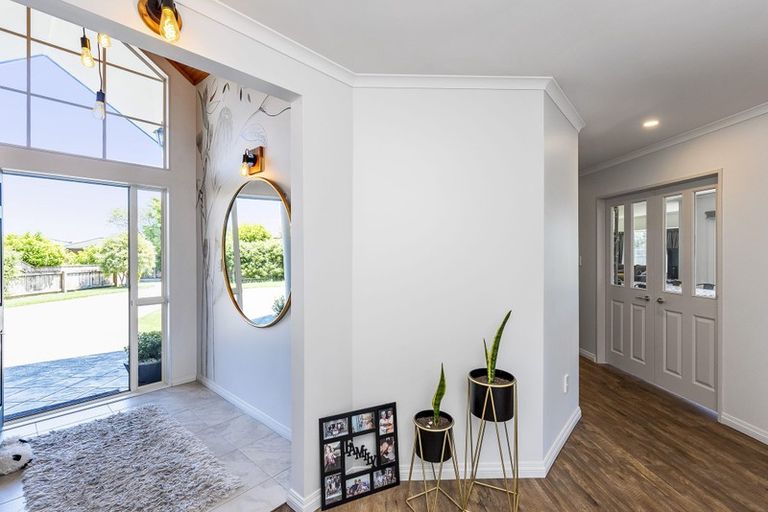 Photo of property in 10 Glen Loch Place, Paraparaumu, 5032