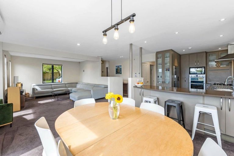 Photo of property in 76a Walmer Road, Point Chevalier, Auckland, 1022
