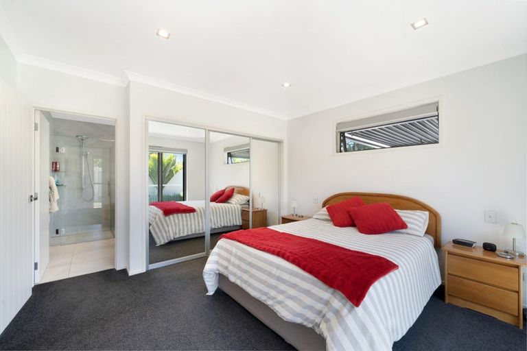 Photo of property in 154 Boord Crescent, Kumeu, 0891