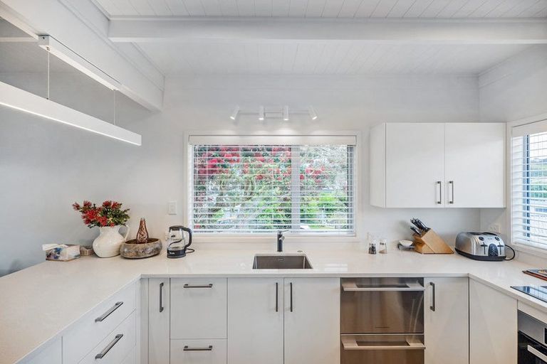 Photo of property in 19 Hicks Place, Cooks Beach, Whitianga, 3591