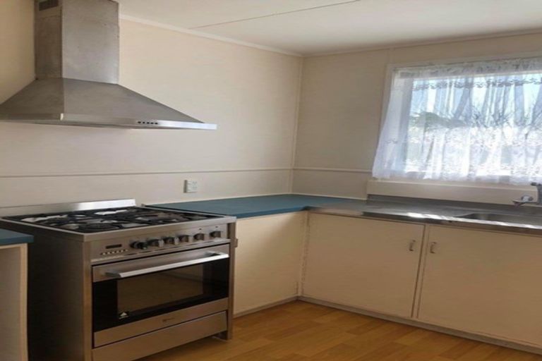 Photo of property in 1/84 Greenslade Crescent, Northcote, Auckland, 0627