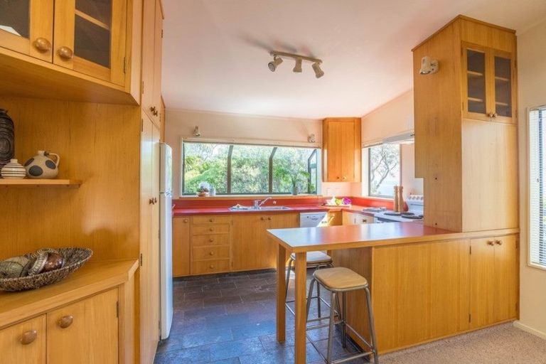 Photo of property in 124 Motuhara Road, Plimmerton, Porirua, 5026