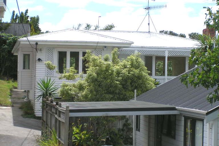 Photo of property in 1/8 Milton Road, Northcote Point, Auckland, 0627