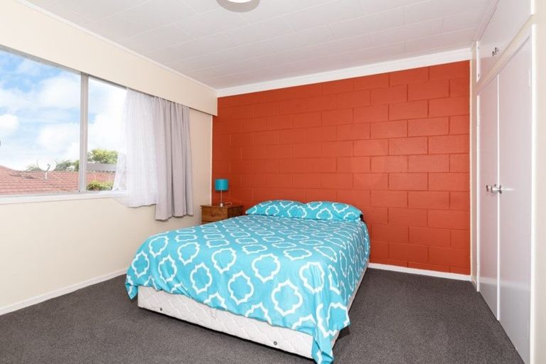 Photo of property in 2/27 Spence Road, Henderson, Auckland, 0612