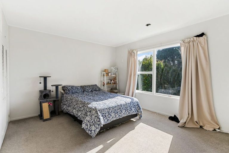 Photo of property in 33 Chatsworth Crescent, Pakuranga Heights, Auckland, 2010