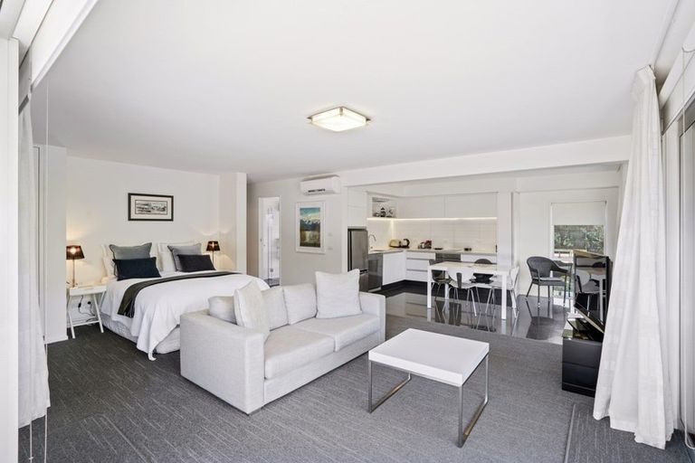 Photo of property in 33 Sargood Drive, Wanaka, 9305