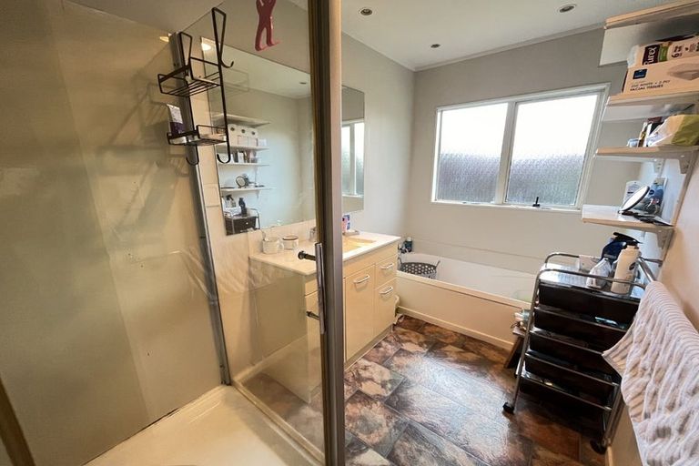 Photo of property in 2/40 Sutton Crescent, Papakura, 2110