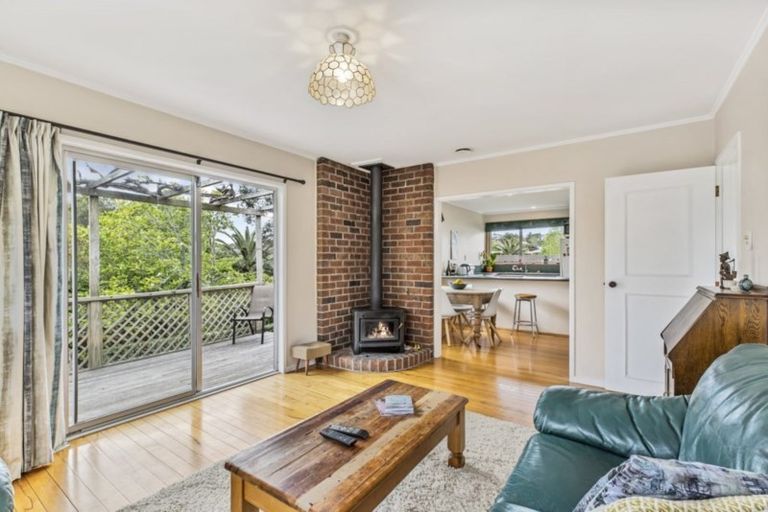Photo of property in 56 Judkins Crescent, Cockle Bay, Auckland, 2014