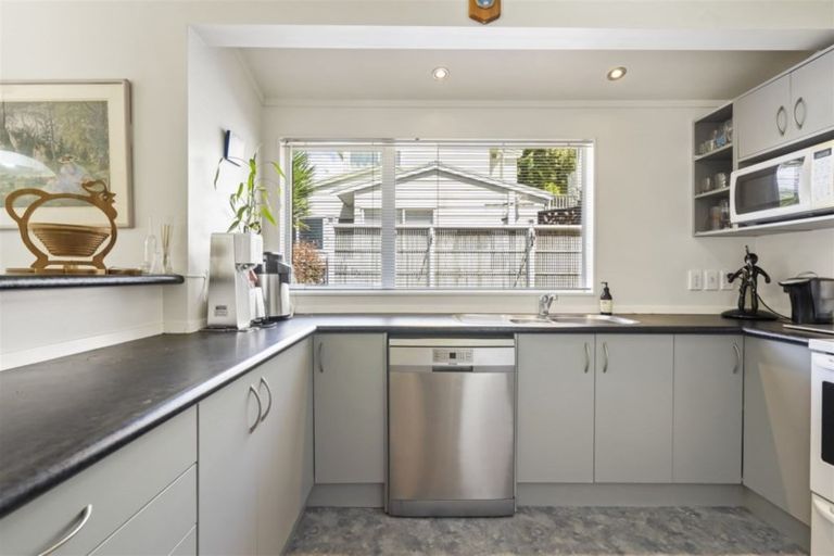 Photo of property in 2/7 Fordham Street, Beach Haven, Auckland, 0626