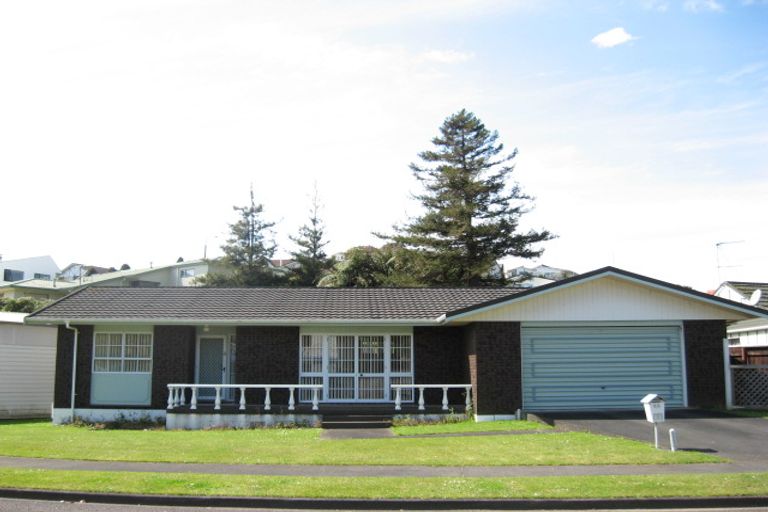 Photo of property in 12 Pentland Place, Highlands Park, New Plymouth, 4312