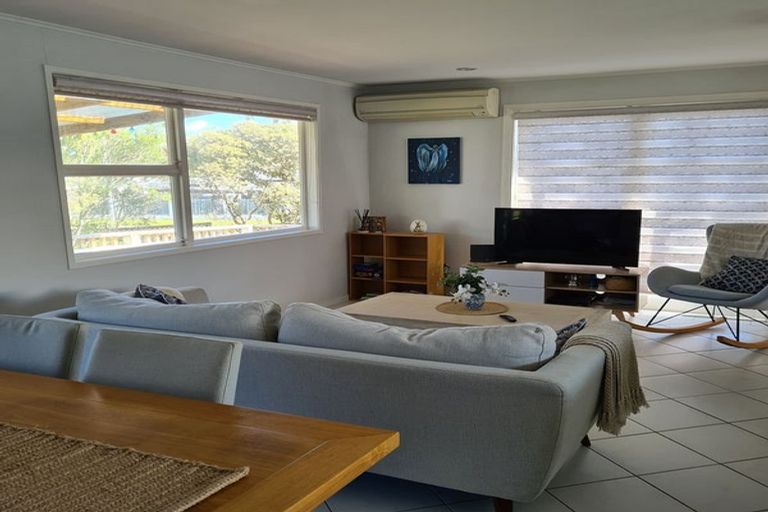 Photo of property in 54 Captain Scott Road, Glen Eden, Auckland, 0602