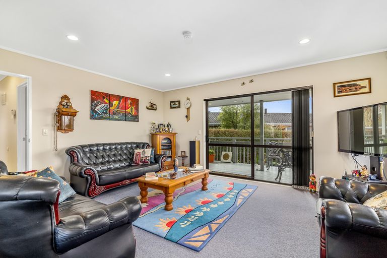 Photo of property in 3a Hawk Place, Selwyn Heights, Rotorua, 3015