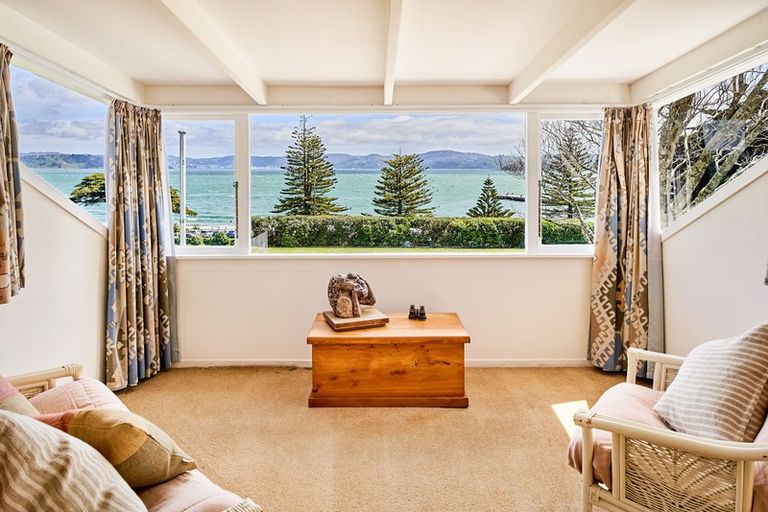 Photo of property in 5 Tui Road, Days Bay, Lower Hutt, 5013