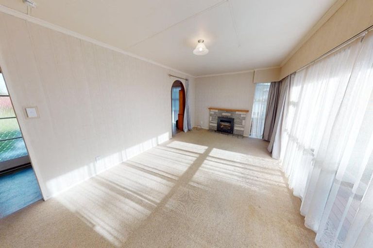 Photo of property in 6 Raglan Avenue, Cloverlea, Palmerston North, 4412