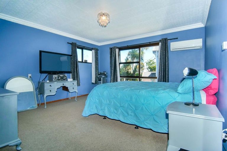 Photo of property in 17 Henley Street, Westport, 7825