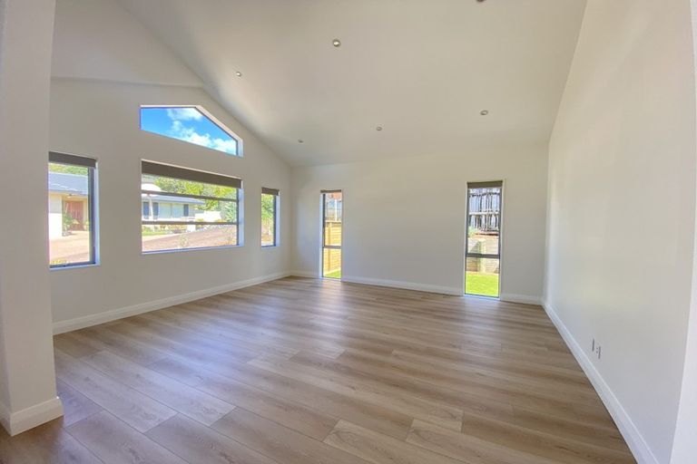 Photo of property in 22 Lorikeet Place, Unsworth Heights, Auckland, 0632