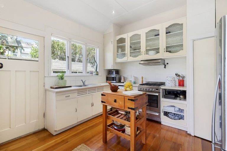 Photo of property in 23 Ferry Street, Seatoun, Wellington, 6022