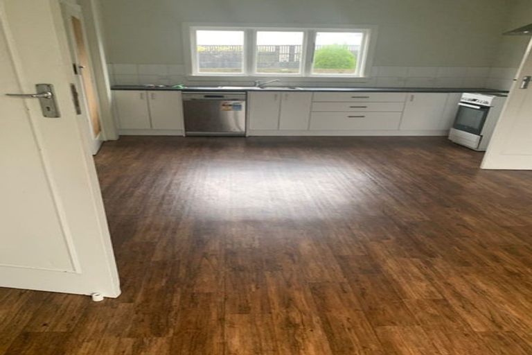 Photo of property in 23 Garreg Road, Fendalton, Christchurch, 8052