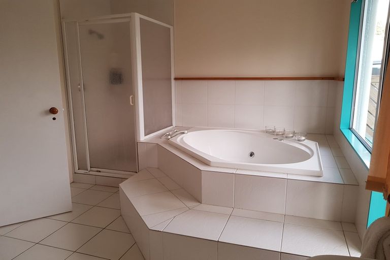 Photo of property in 7 Wairau Road, Oakura, 4314