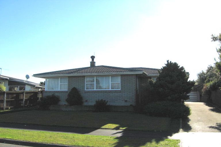 Photo of property in 17 Cardinal Drive, Hillmorton, Christchurch, 8025