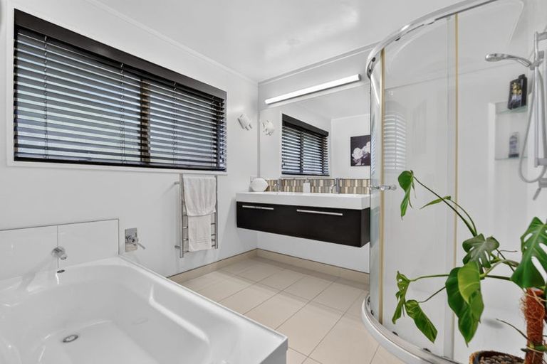 Photo of property in 12 Mclaren Place, Chedworth, Hamilton, 3210