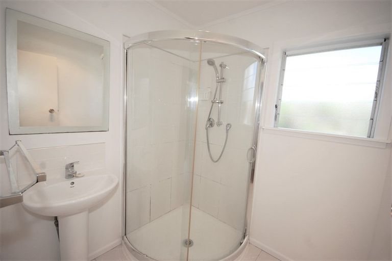 Photo of property in 1 Renata Crescent, Te Atatu Peninsula, Auckland, 0610