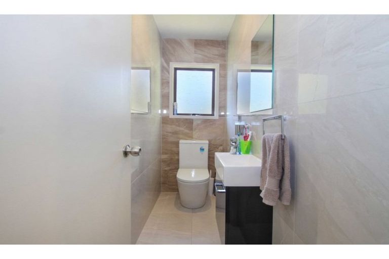 Photo of property in 1/7 Mannering Place, Hillcrest, Auckland, 0627