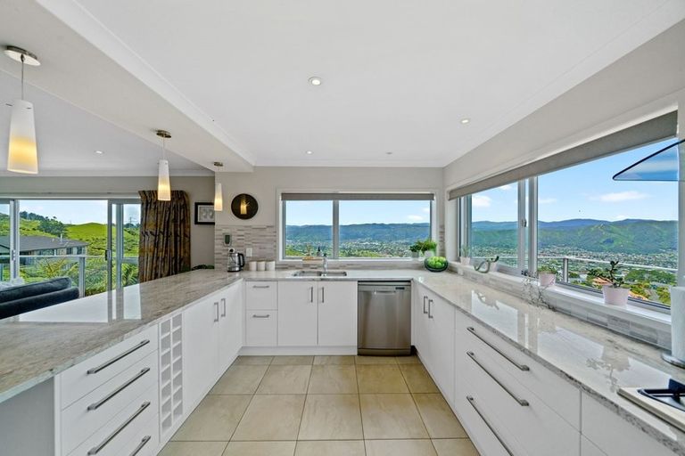 Photo of property in 34 Arahiwi Grove, Tirohanga, Lower Hutt, 5010