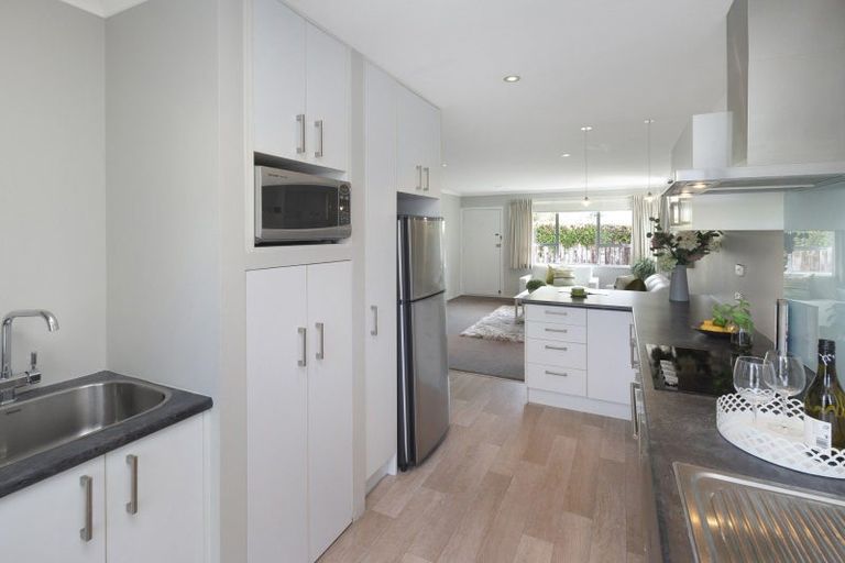 Photo of property in 3/98 Holly Road, St Albans, Christchurch, 8014