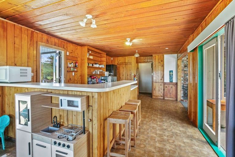 Photo of property in 1939 South Road, Pitone, New Plymouth, 4374