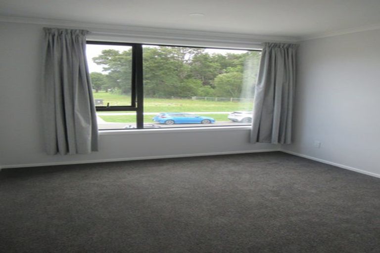 Photo of property in 28 Dahl Drive, Wallaceville, Upper Hutt, 5018