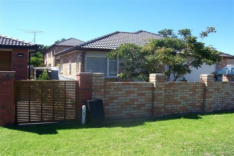 Photo of property in 165 Centreway Road, Orewa, 0931