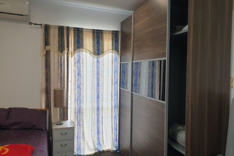 Photo of property in 2 Chisholm Place, Mangere East, Auckland, 2024