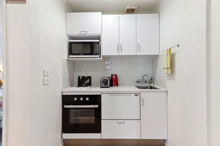 Photo of property in 1/20 Fulford Street, New Plymouth, 4310