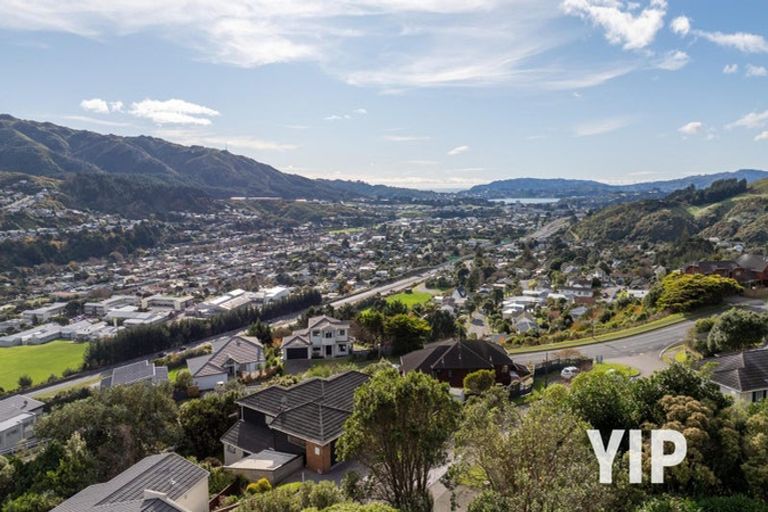 Photo of property in 85 Woodman Drive, Tawa, Wellington, 5028