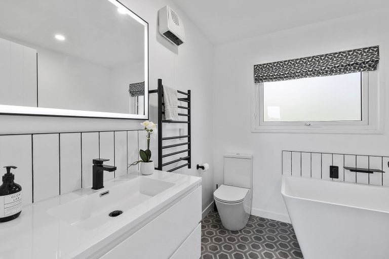 Photo of property in 3 Doris Gordon Crescent, Crofton Downs, Wellington, 6035