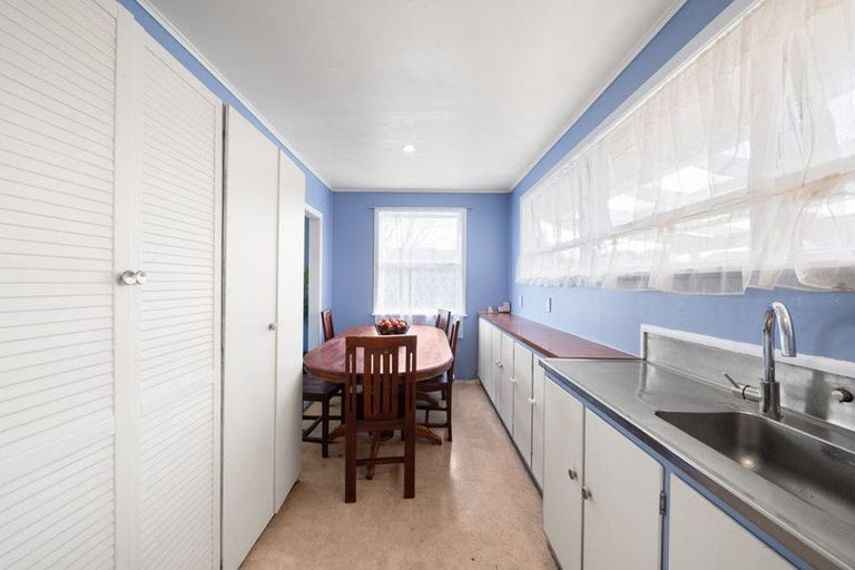 Photo of property in 15 Kambalda Street, Mangere Bridge, Auckland, 2022