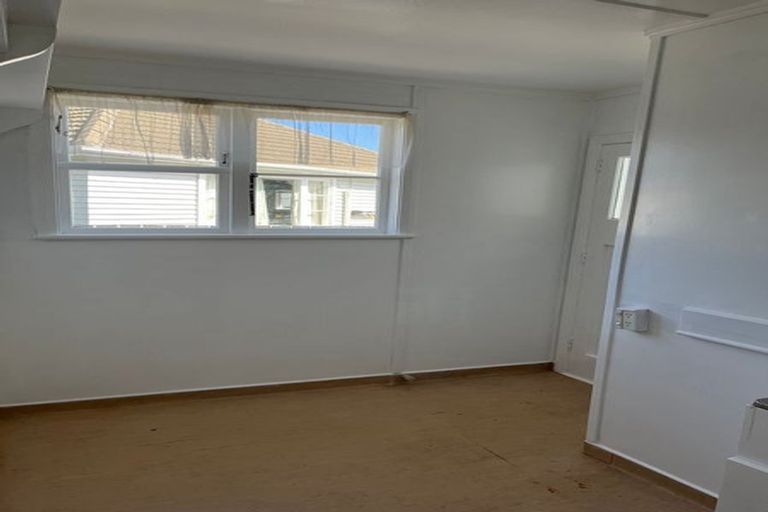 Photo of property in 9 Atiawa Crescent, Waiwhetu, Lower Hutt, 5010