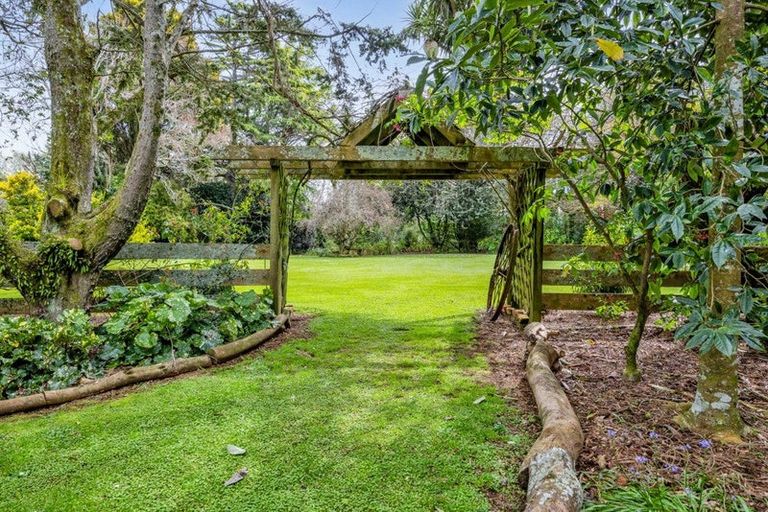 Photo of property in 279 Manutahi Road, Lepperton, New Plymouth, 4372