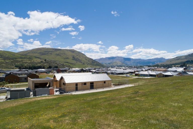 Photo of property in 46 Cunninghams Drive, Jacks Point, Queenstown, 9371