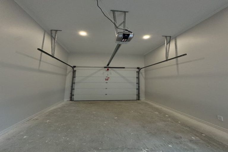 Photo of property in 17 Makenu Crescent, Wainui, 0992