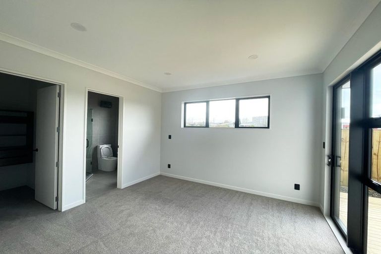 Photo of property in 31 Cara Avenue, Kumeu, 0810