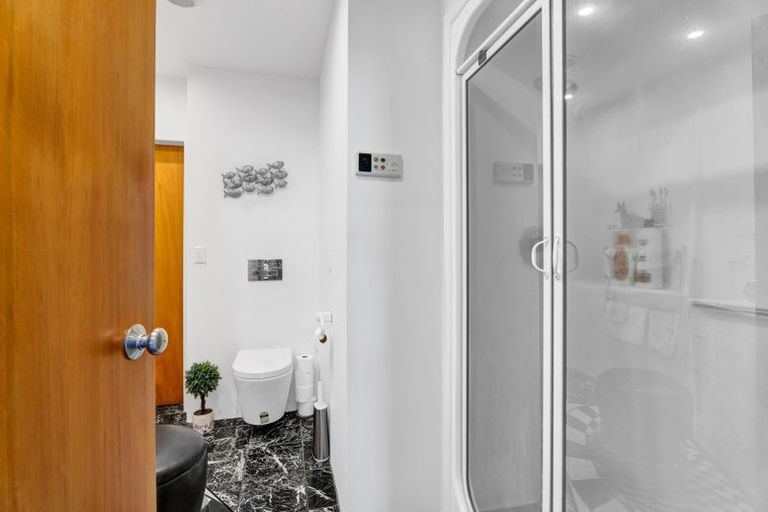 Photo of property in 5 Weston Street, Moturoa, New Plymouth, 4310