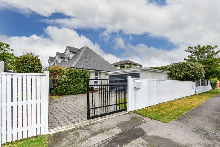Photo of property in 20 Hampton Place, Burnside, Christchurch, 8053