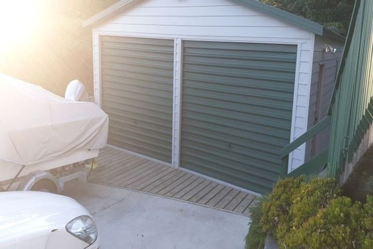 Photo of property in 2/8 Glenvale Place, Totara Vale, Auckland, 0629