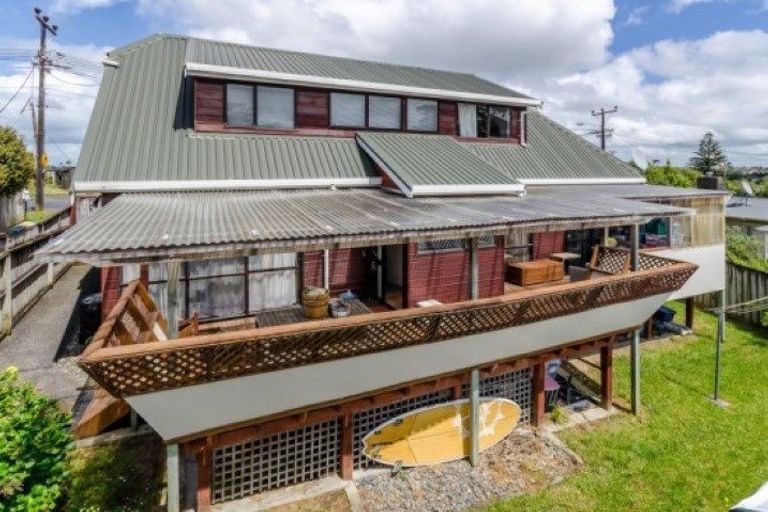 Photo of property in 1/81 Carlisle Road, Torbay, Auckland, 0632