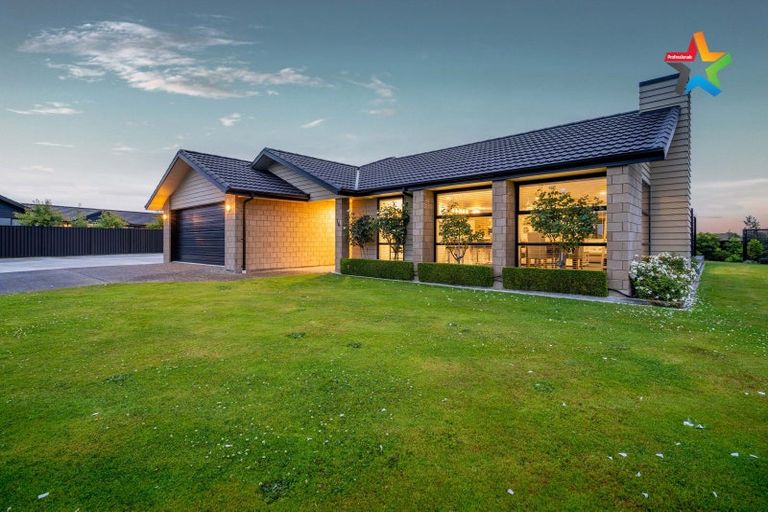 Photo of property in 16 Court Of Ascot, Seaward Bush, Invercargill, 9812