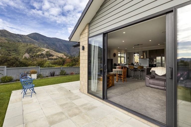 Photo of property in 10 Admiralty Place, Waikawa, Picton, 7220