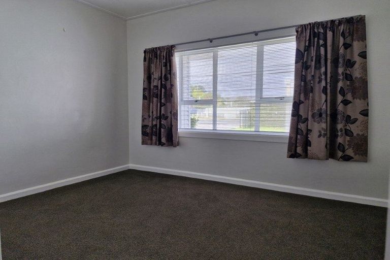 Photo of property in 33 Upjohn Street, Brooklands, New Plymouth, 4310