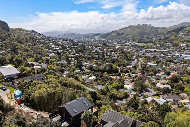 Photo of property in 27 Westhaven Drive, Tawa, Wellington, 5028